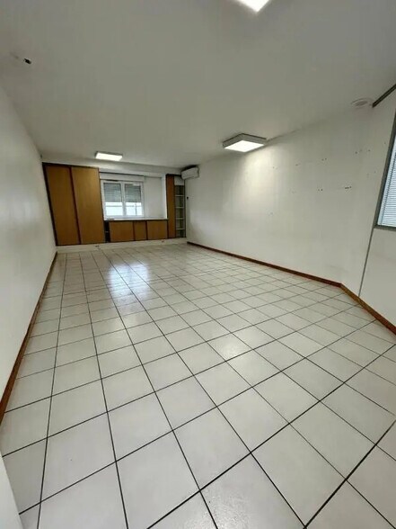 Office in Marly for sale - Interior Photo - Image 3 of 6