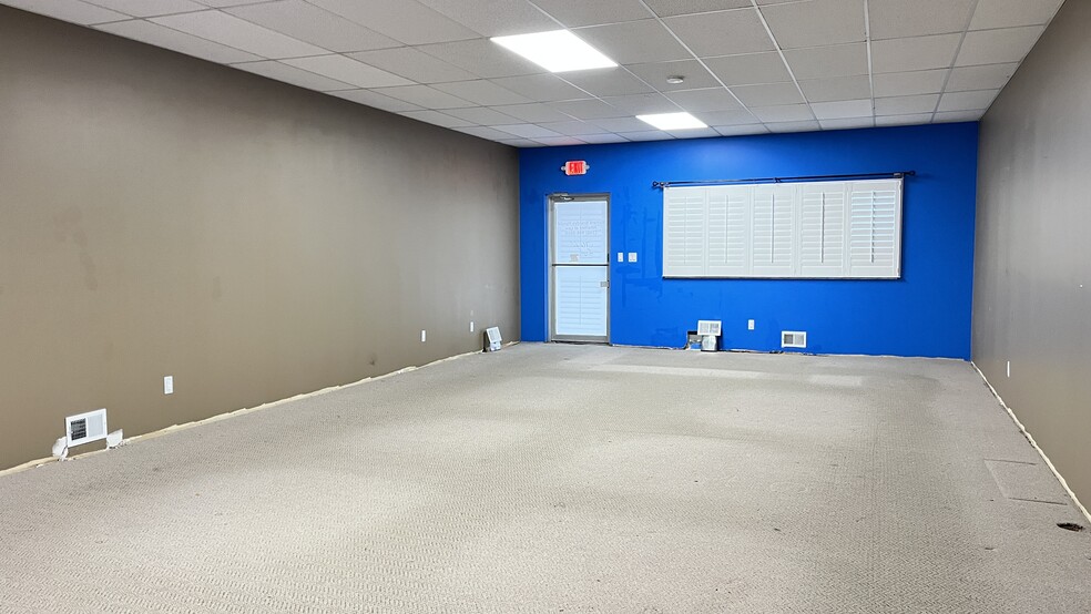 27051 Southfield Rd, Lathrup Village, MI for sale - Interior Photo - Image 3 of 9