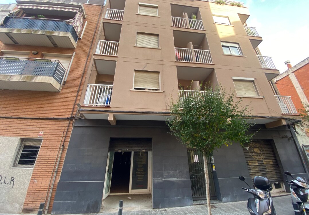Immeuble residentiel dans L'Hospitalet de Llobregat, Barcelona à vendre Photo principale- Image 1 de 4