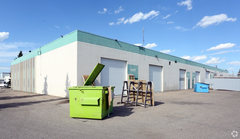 15913-15945 121A Ave NW, Edmonton, AB à louer - Photo du bâtiment - Image 2 de 2