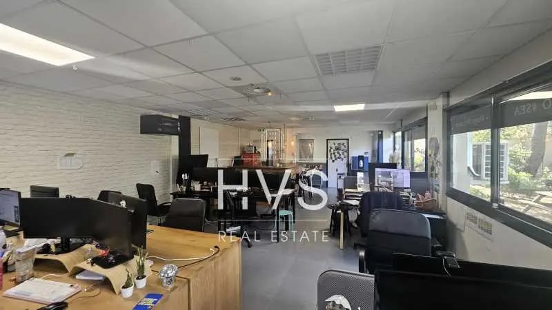 Office in Aix-en-Provence for lease - Interior Photo - Image 2 of 4