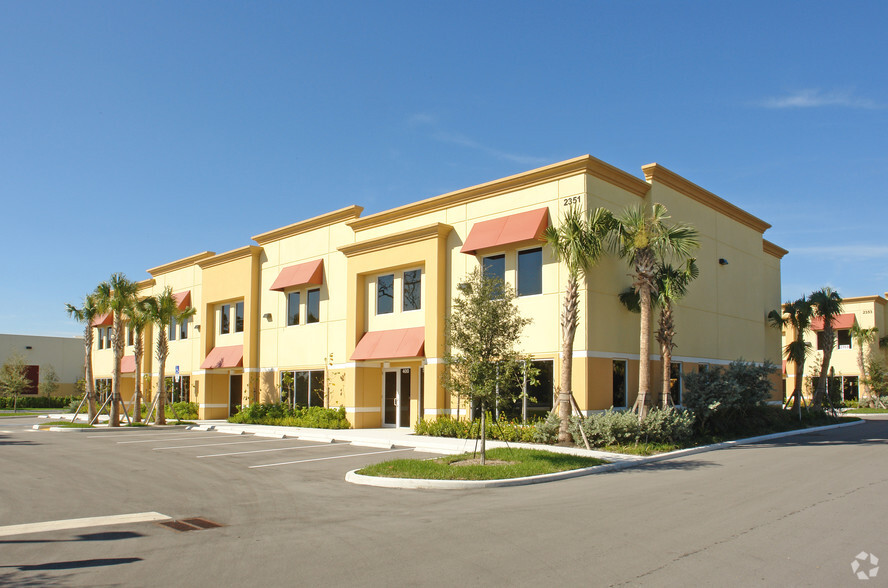 2351 Vista Pky, West Palm Beach, FL for lease - Primary Photo - Image 2 of 8