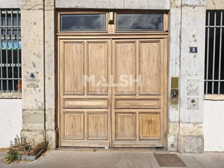 Commerce de détail dans Lyon à louer - Photo du bâtiment - Image 2 de 11