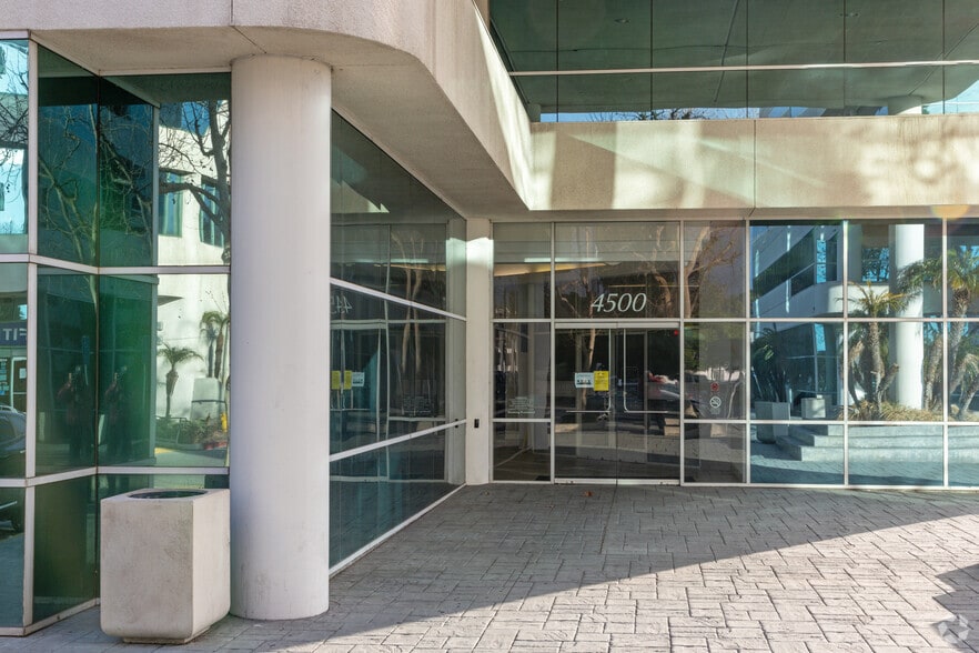 4500 E Pacific Coast Hwy, Long Beach, CA for sale - Building Photo - Image 3 of 8