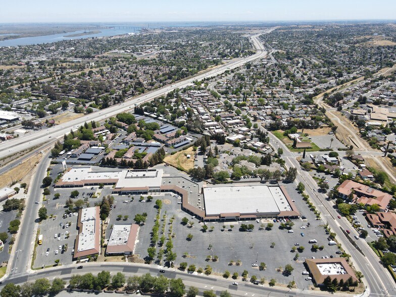 2710-2982 Delta Fair Blvd, Antioch, CA à vendre - Aérien - Image 1 de 18