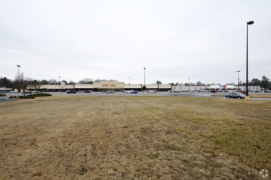 2420 Wisteria Blvd, Snellville, GA for lease - Primary Photo - Image 2 of 8