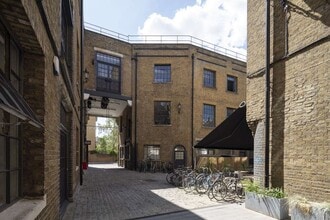 44-48 Wharf Rd, Londres à vendre Photo du bâtiment- Image 2 de 3