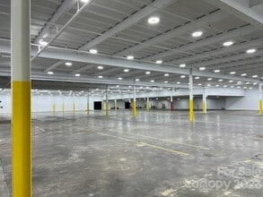 2146 Highland Ave NE, Hickory, NC for sale Interior Photo- Image 2 of 6