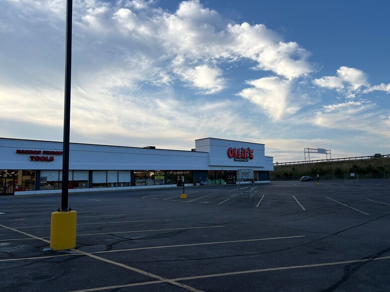 2505-2527 S Reynolds Rd, Toledo, OH for lease - Building Photo - Image 2 of 4