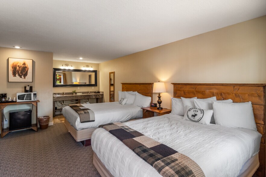 119 Electric St, West Yellowstone, MT à vendre - Photo intérieure - Image 2 de 9