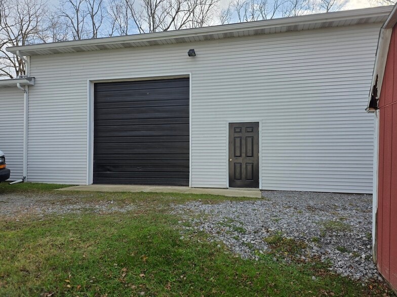 7570 Seneca St, East Aurora, NY à vendre - Photo du bâtiment - Image 2 de 9