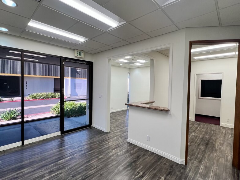 14908-14918 Gwenchris Ct, Paramount, CA à louer - Photo du bâtiment - Image 3 de 4