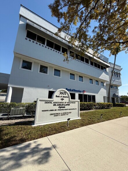 3801 Hollywood Blvd, Hollywood, FL à louer - Photo du bâtiment - Image 2 de 24