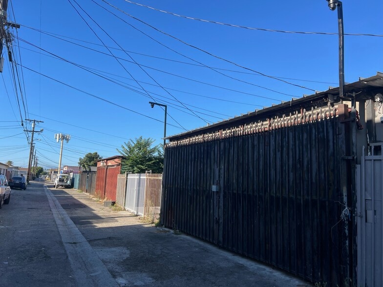 9127 S Western Ave, Los Angeles, CA for lease - Building Photo - Image 3 of 6
