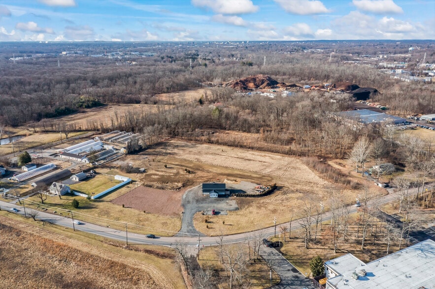 241 Bakers Basin Rd, Lawrence Township, NJ for lease - Building Photo - Image 3 of 14