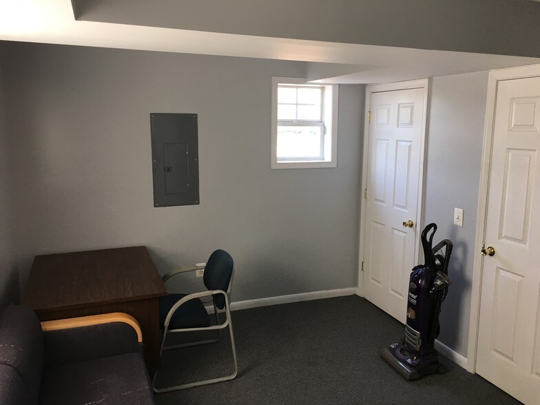 3430 S Hanover St, Baltimore, MD à louer - Photo du bâtiment - Image 3 de 11