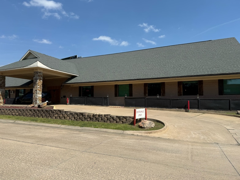 7308 Rogers Ave, Fort Smith, AR à louer - Photo principale - Image 1 de 1