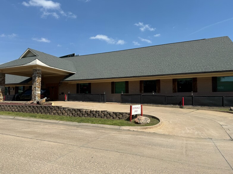 7308 Rogers Ave, Fort Smith, AR for lease - Primary Photo - Image 1 of 1