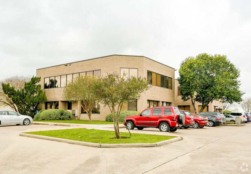 6701 Pinemont Dr, Houston, TX à louer - Photo du bâtiment - Image 2 de 30