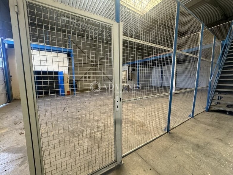 Flex in Claye-Souilly for lease - Interior Photo - Image 3 of 9
