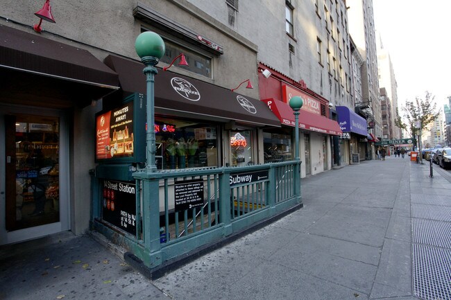 Plus de détails pour 64-66 Seventh Ave, New York, NY - Commerce de détail à louer