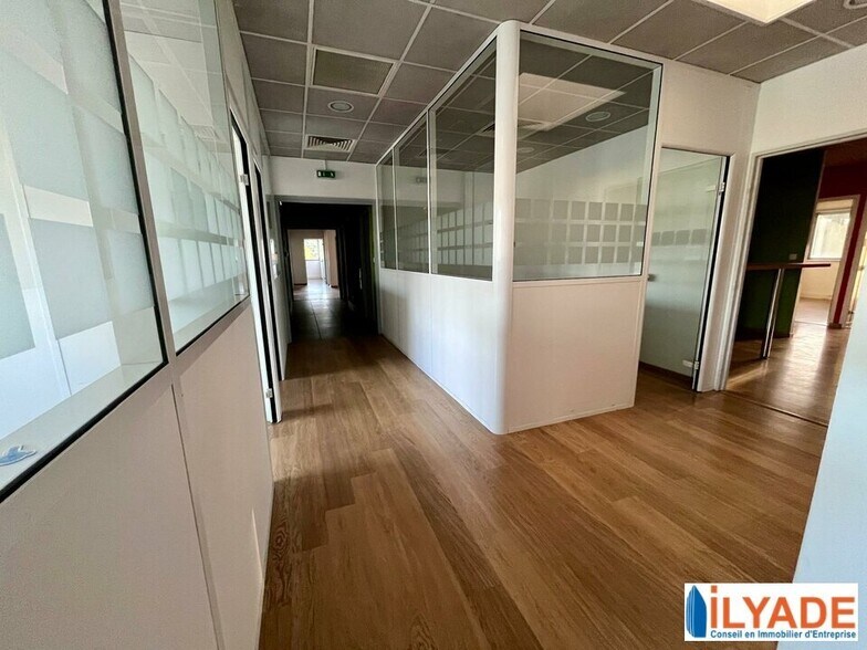 165 Avenue Du Marin Blanc, Aubagne for lease - Interior Photo - Image 1 of 7