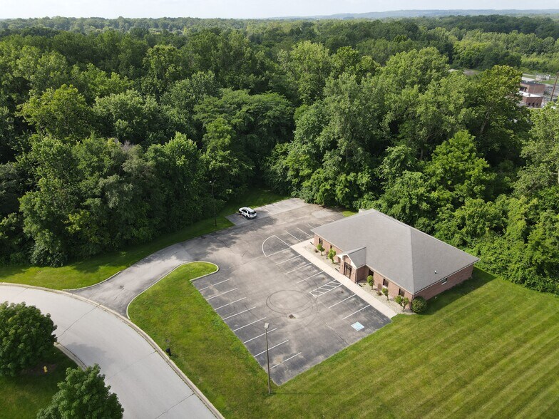 30 Spring Mill Ct, Mooresville, IN à vendre - Photo du bâtiment - Image 2 de 35