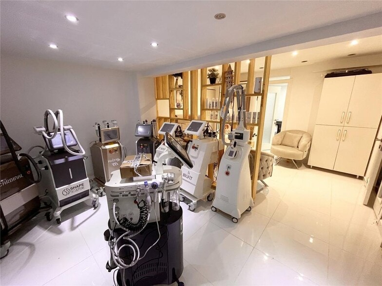 23 High St, Southend On Sea for lease - Building Photo - Image 3 of 11