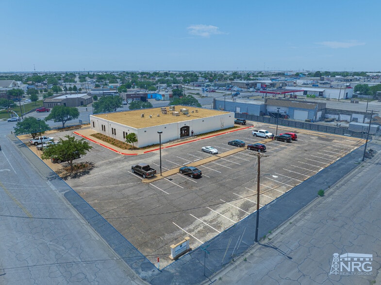 2402 W Wall St, Midland, TX for lease - Building Photo - Image 3 of 8