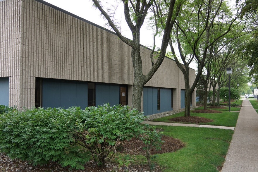 14115 Farmington Rd, Livonia, MI for lease - Building Photo - Image 2 of 4