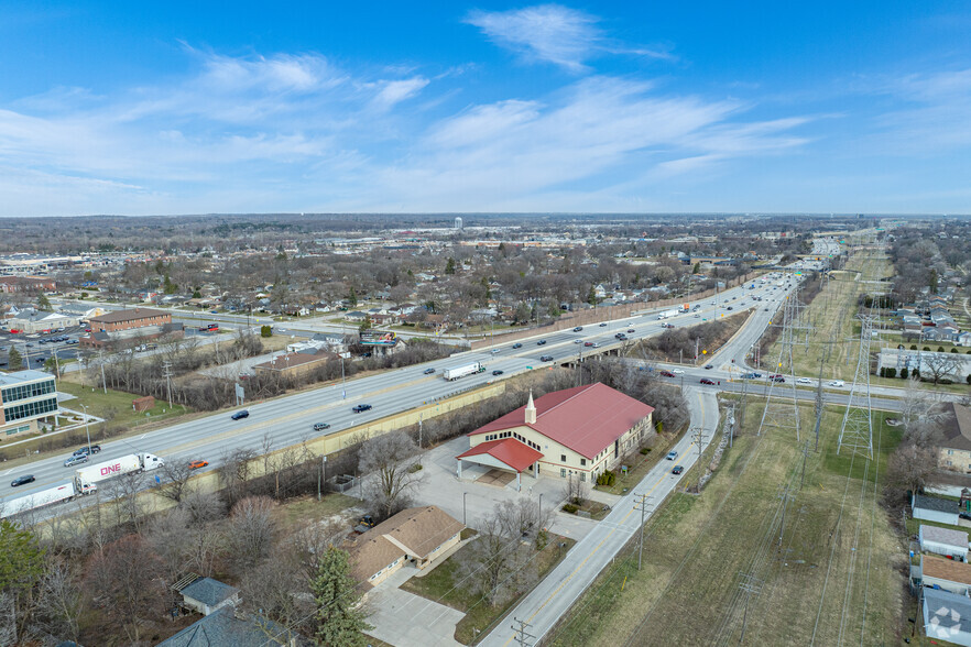 3131 S 100th St, Milwaukee, WI for lease - Building Photo - Image 1 of 5