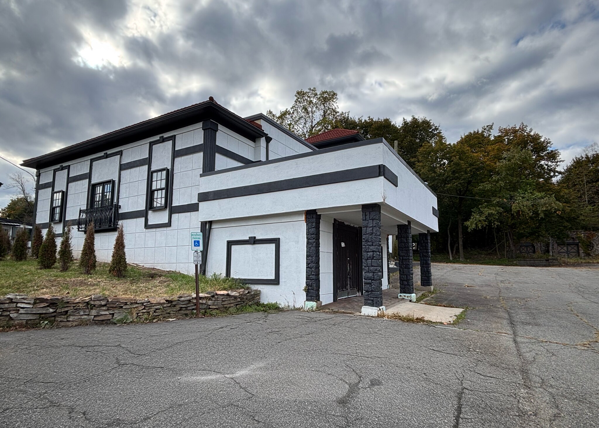 30 Pompton Ave, Cedar Grove, NJ à vendre Photo du bâtiment- Image 1 de 5