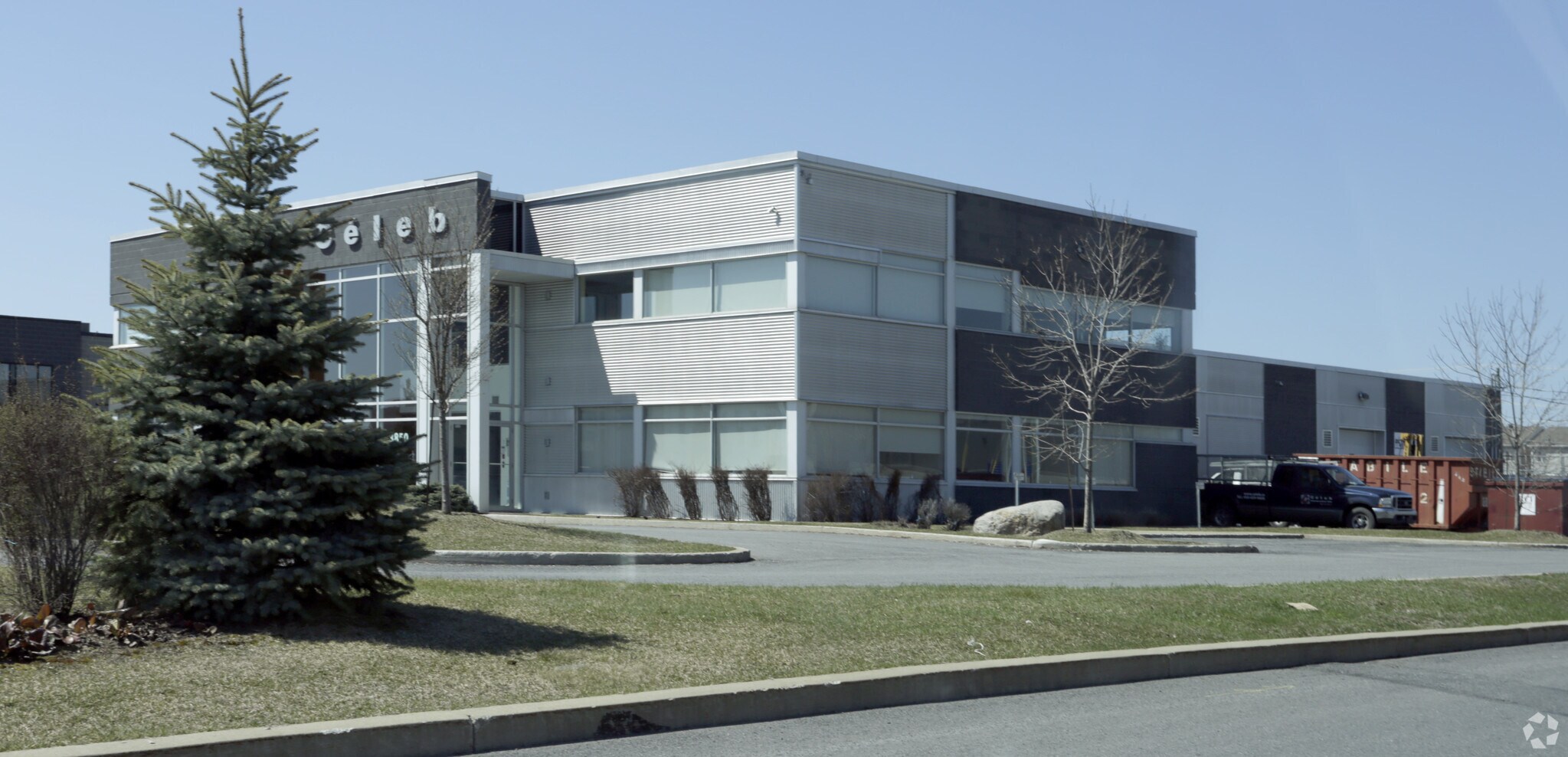 3850 Pl de Java, Brossard, QC for lease Primary Photo- Image 1 of 3
