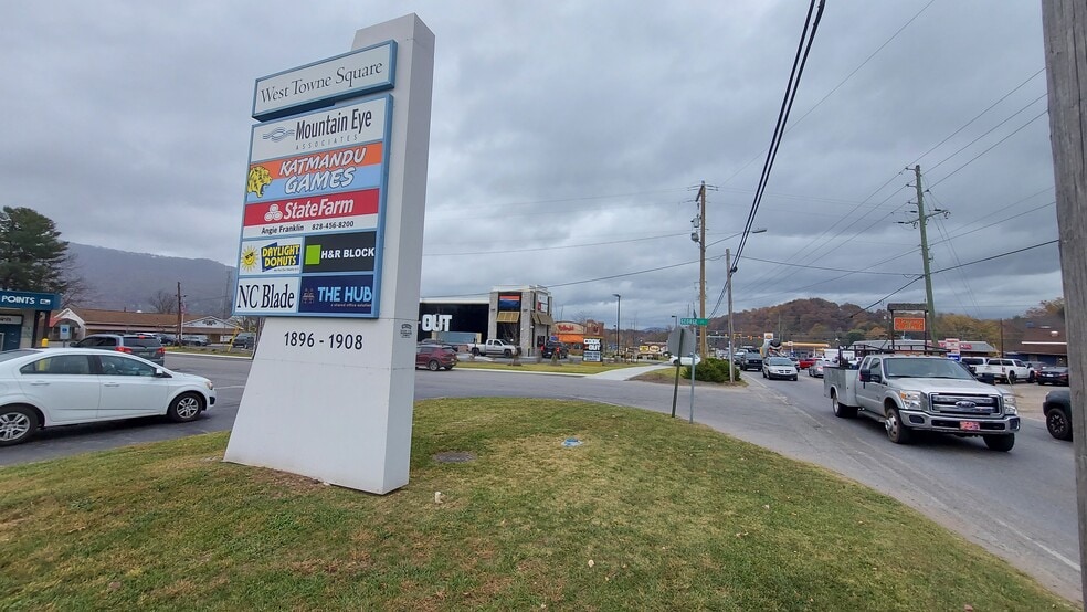 1896 S Main St, Waynesville, NC à vendre - Photo du bâtiment - Image 3 de 7