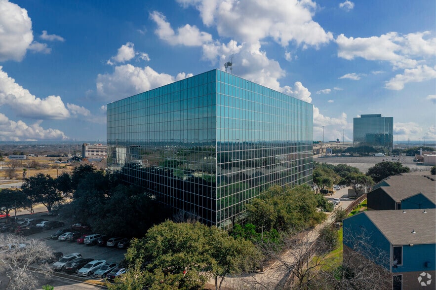 7800 W IH-10, San Antonio, TX for lease - Building Photo - Image 3 of 21