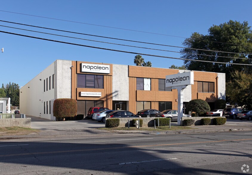 16823-16825 Saticoy St, Van Nuys, CA à louer - Photo principale - Image 1 de 3