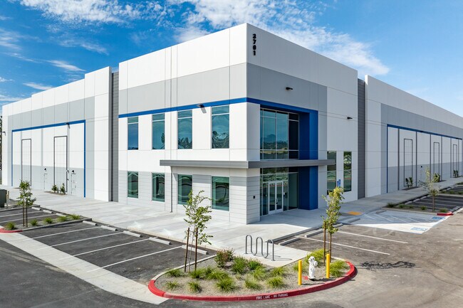 Plus de détails pour Brickway Boulevard & Copperhill Parkway, Santa Rosa, CA - Industriel à louer
