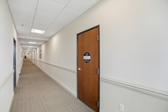 75 Baylor Dr, Bluffton, SC for lease Interior Photo- Image 1 of 14