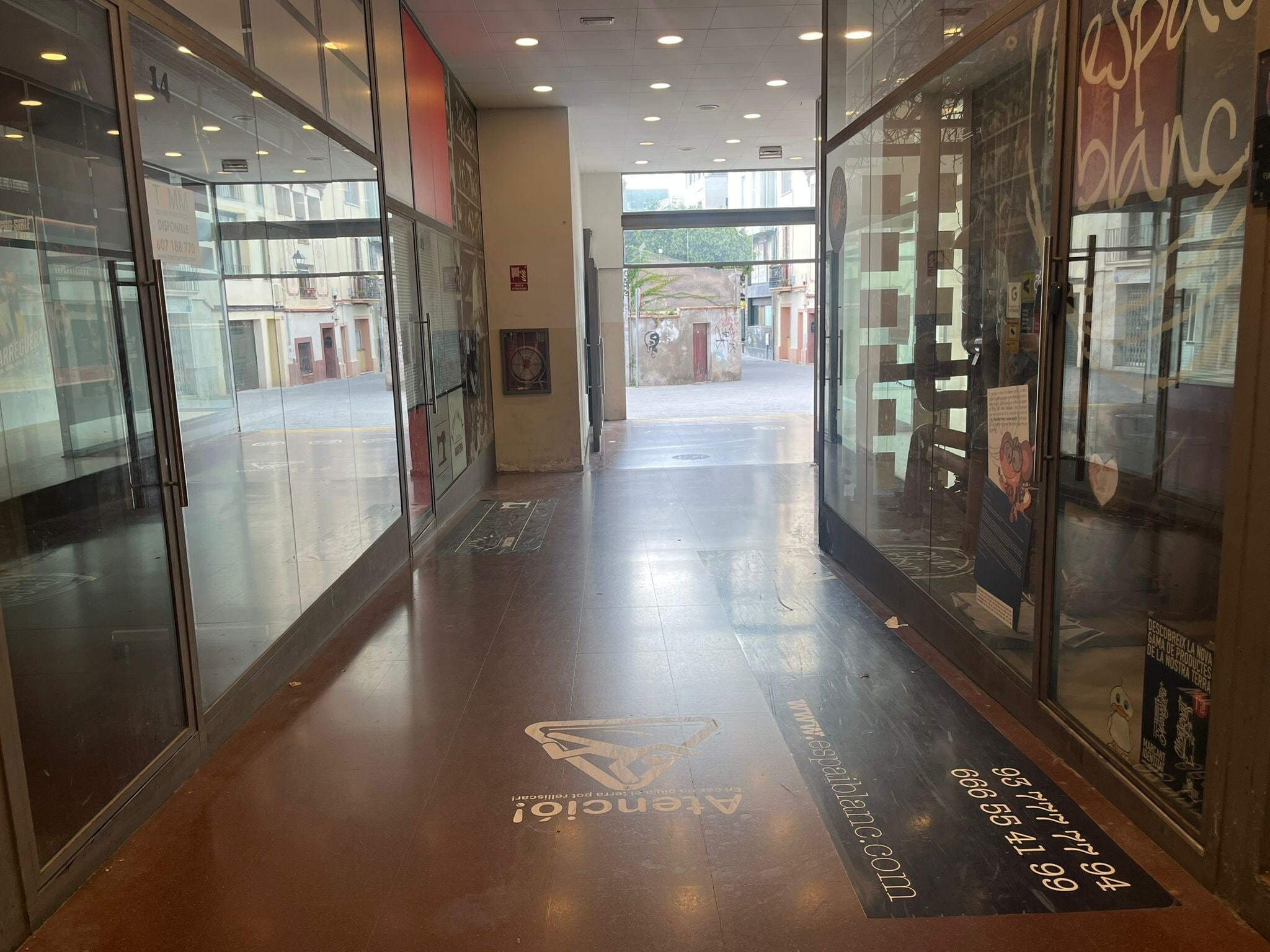 Retail in Esparreguera, Barcelona for lease Primary Photo- Image 1 of 6