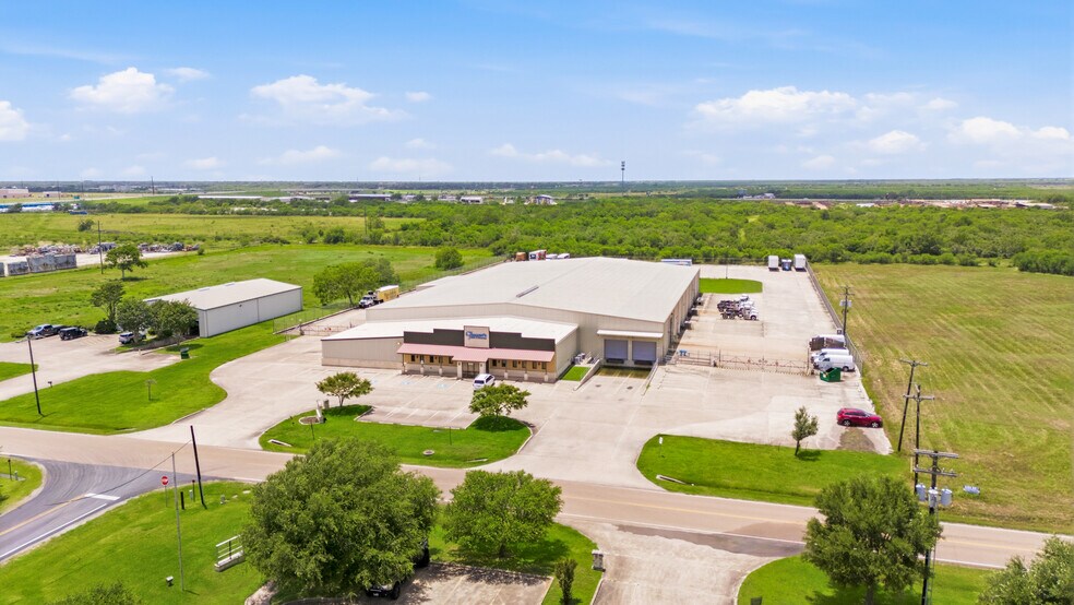 8316 Lone Tree Rd, Victoria, TX à vendre - Photo du bâtiment - Image 1 de 77