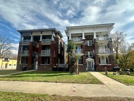 Benton Apartments - Parc de stationnement couvert