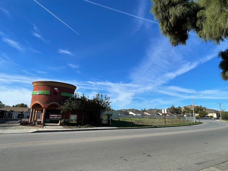 5754 Tilton Ave, Jurupa Valley, CA à vendre - Photo du bâtiment - Image 2 de 4