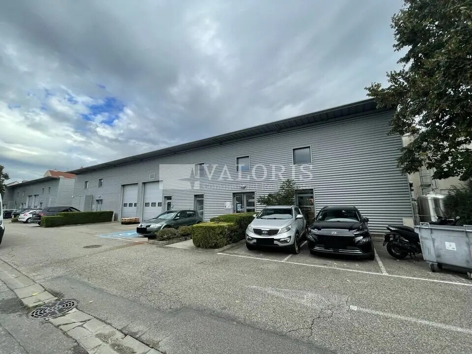 Flex in Lyon for lease Building Photo- Image 1 of 8