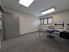 5881 Cedar Lake Rd S, Saint Louis Park, MN à louer Photo intérieure- Image 1 de 3