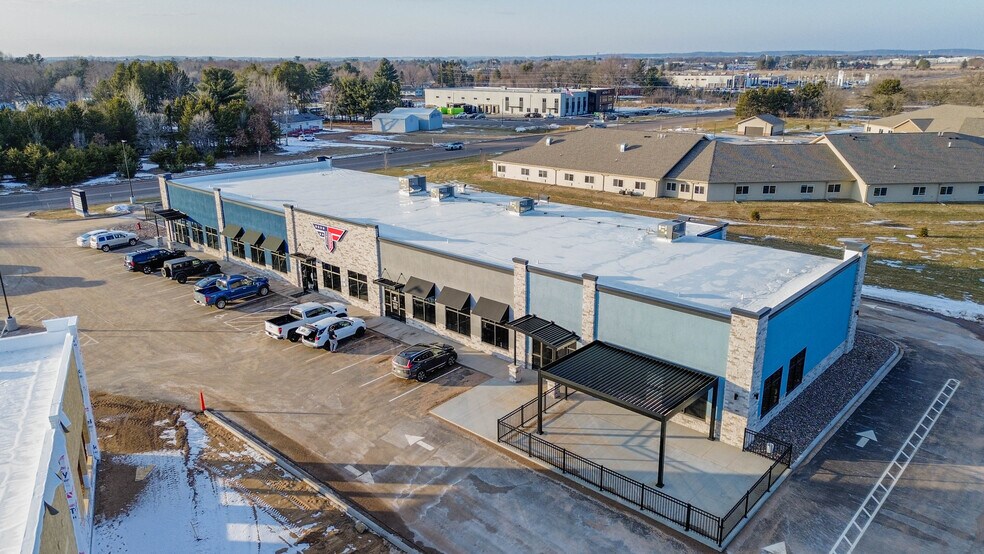 1643 Commercial Blvd, Chippewa Falls, WI à louer - Photo du bâtiment - Image 3 de 7