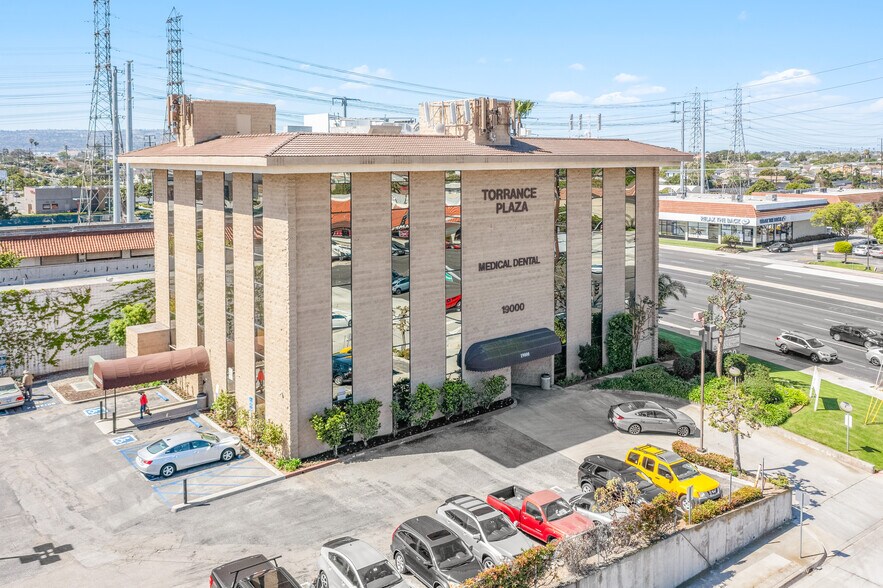 19000 Hawthorne Blvd, Torrance, CA à louer - Photo du bâtiment - Image 3 de 11