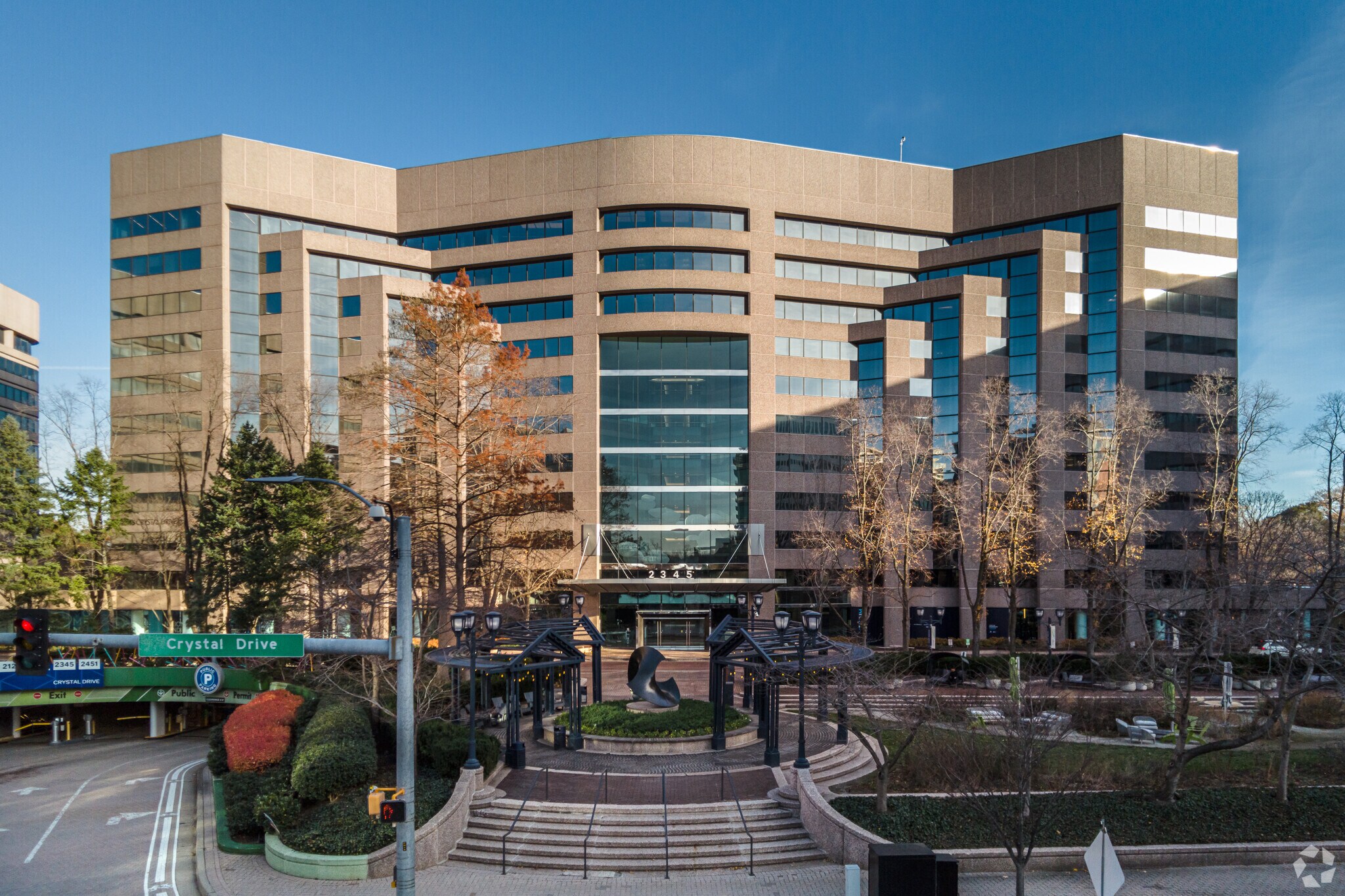 2345 Crystal Dr, Arlington, VA à louer Photo du bâtiment- Image 1 de 9