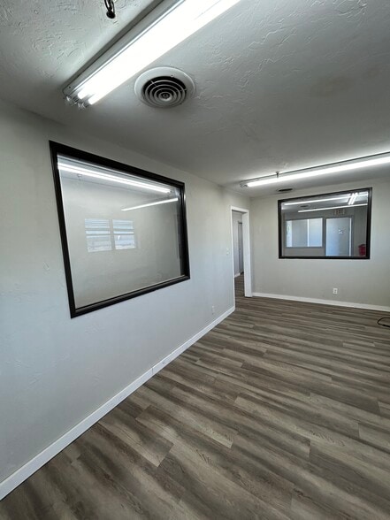 5401 NW 4th St, Oklahoma City, OK for lease - Interior Photo - Image 3 of 3