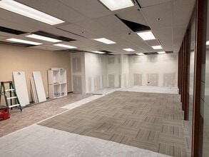 5811 Cooney Rd, Richmond, BC à louer Photo intérieure- Image 2 de 3