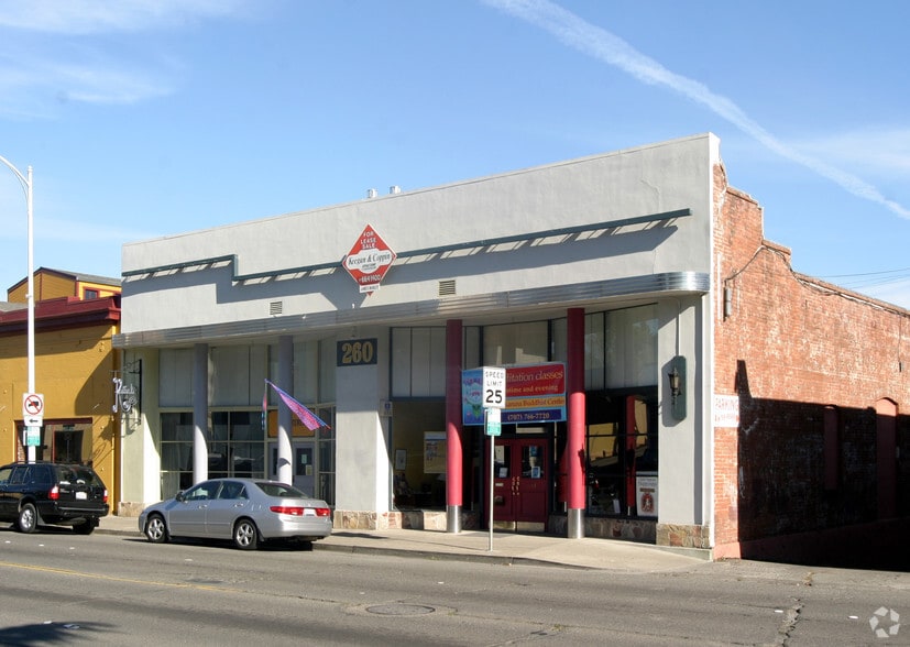 260 N Petaluma Blvd, Petaluma, CA for lease - Building Photo - Image 2 of 9